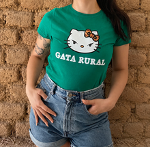 Cargar imagen en el visor de la galería, Camiseta “Gata rural”

